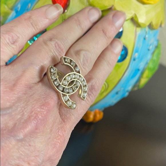 WOW POSHMARK - AUTHENTIC CHANEL Golden Festival & Concert Glamour Pearl Ring - Picture 13 of 16